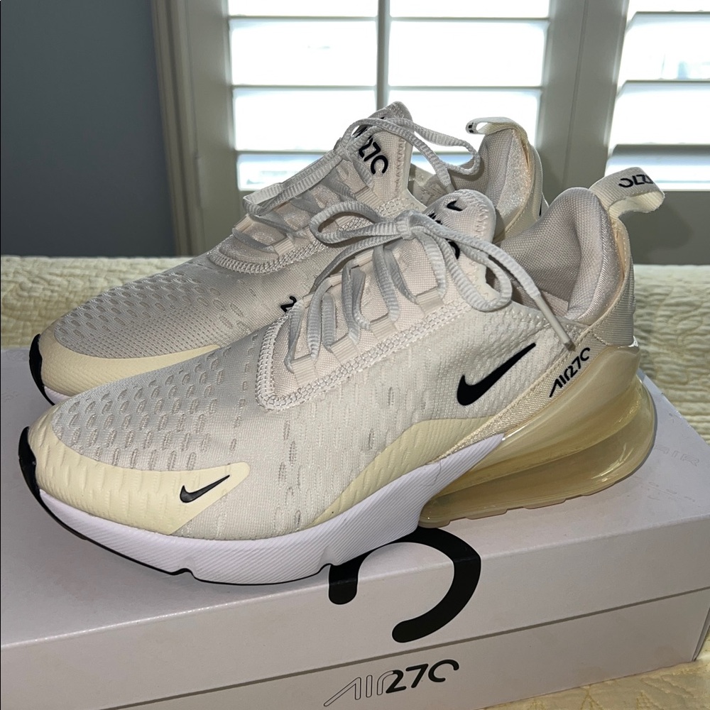 Nike Air Max 270 cream/beige and Black Sneakers